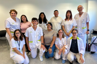 Els nous residents amb els tutors i l'equip de docència de la FHES