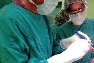 El volum d’artroplàsties parcials de genoll que realitza l’Hospital el situa a l’avantguarda europea en aquest tipus de cirurgia