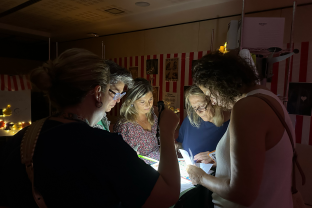 Profesionales de la FHES participando en el Escape Room