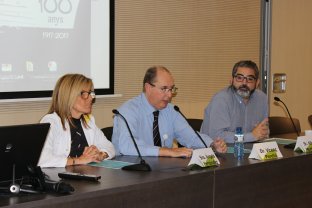 El Director Gerent de la FHES, Vicenç Perelló, i els Directors d’Infermeria dels dos centres, M Àngels Fernández (FHES) i Albert Monterde (BSA), van rebre els assistents.