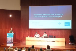 Dr. Germán González presentando un trabajo sobre la consulta de sexología